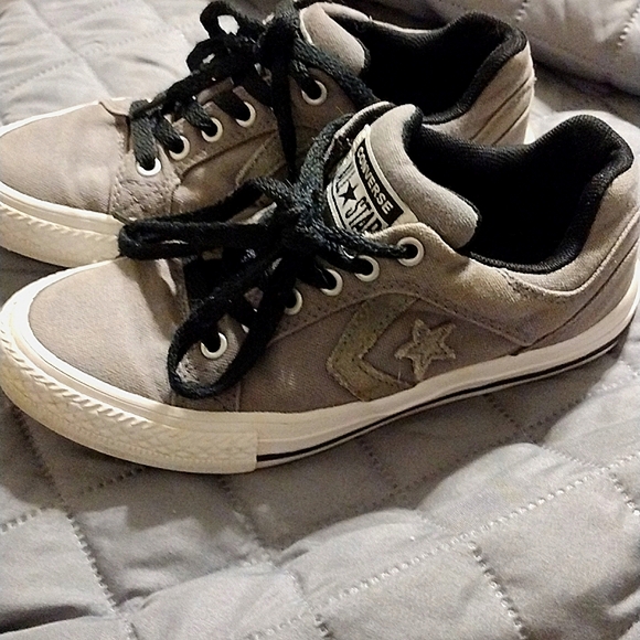 💜5/$25💜Converse Size 1 Youth - Picture 4 of 7